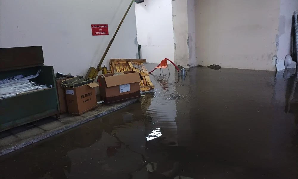 Τριτοκοσμικές συνθήκες στο νοσοκομείο Βόλου - Τα νερά εισήλθαν στην πτέρυγα Χημειοθεραπείας (εικόνες)